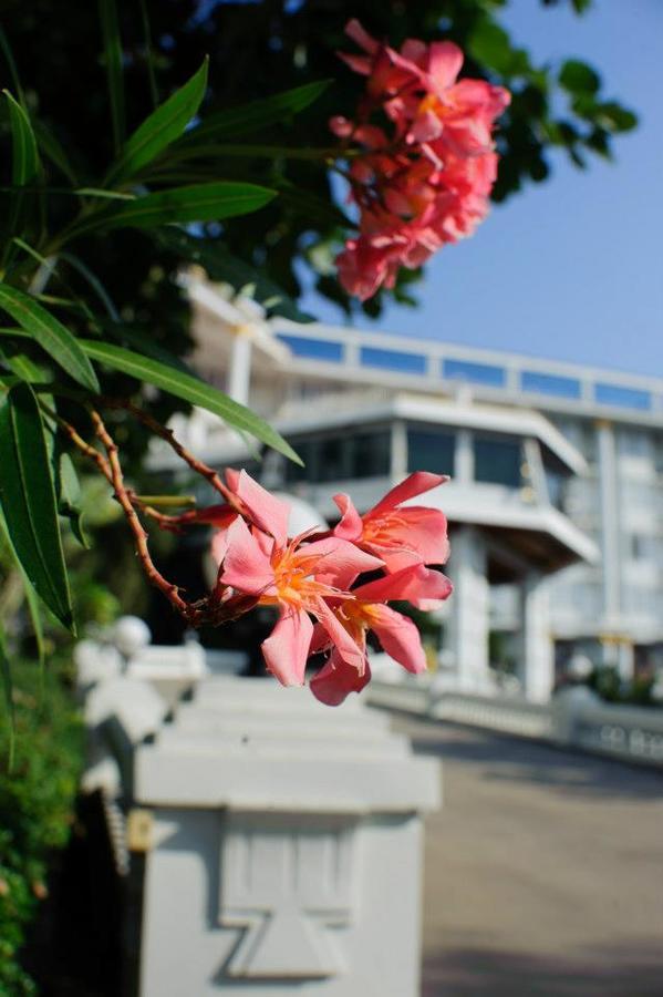 Hermitage Hotel Korat-SHA Nakhonratchasima Buitenkant foto