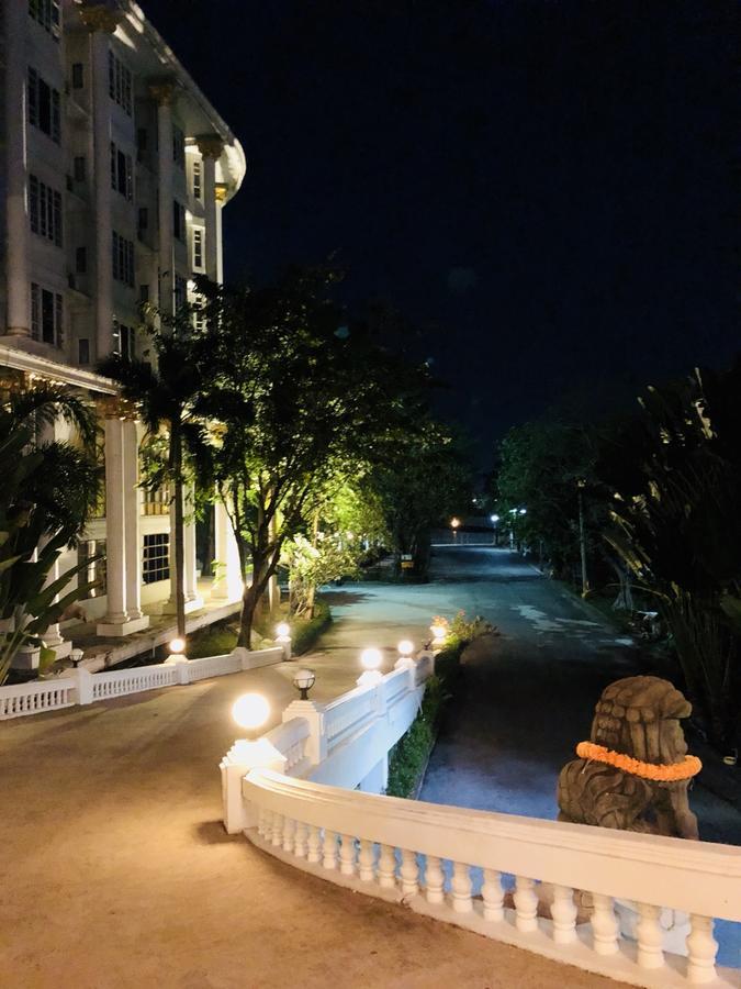 Hermitage Hotel Korat-SHA Nakhonratchasima Buitenkant foto